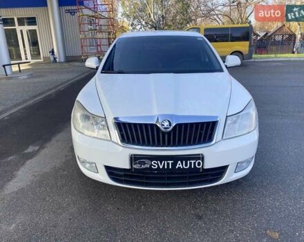 Белый Шкода Октавия, объемом двигателя 1.6 л и пробегом 195 тыс. км за 7800 $, фото 1 на Automoto.ua