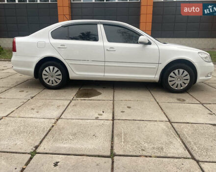 Белый Шкода Октавия, объемом двигателя 1.6 л и пробегом 210 тыс. км за 9000 $, фото 3 на Automoto.ua