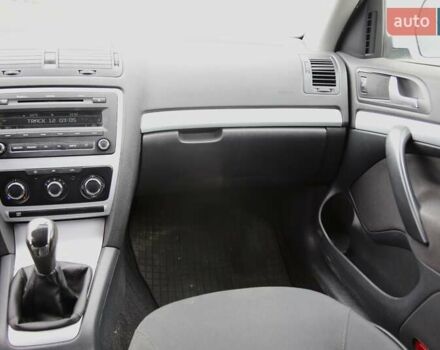 Белый Шкода Октавия, объемом двигателя 1.6 л и пробегом 239 тыс. км за 8100 $, фото 12 на Automoto.ua