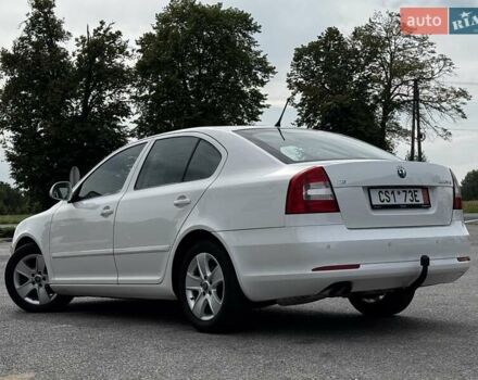 Шкода Октавия 2011 в Самборе на Automoto.ua Белый Шкода Октавия, объемом двигателя 1.97 л и пробегом 272 тыс. км за 10400 $, фото 5 на Automoto.ua