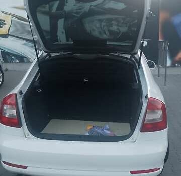Білий Шкода Октавія, об'ємом двигуна 1.8 л та пробігом 184 тис. км за 7500 $, фото 8 на Automoto.ua