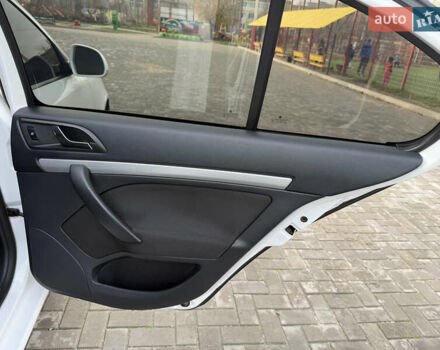 Білий Шкода Октавія, об'ємом двигуна 1.6 л та пробігом 260 тис. км за 7900 $, фото 24 на Automoto.ua