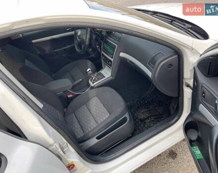 Белый Шкода Октавия, объемом двигателя 1.97 л и пробегом 246 тыс. км за 8400 $, фото 13 на Automoto.ua