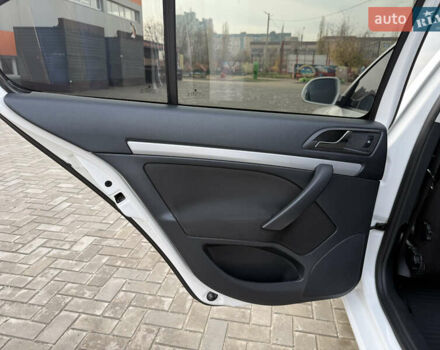 Білий Шкода Октавія, об'ємом двигуна 1.6 л та пробігом 260 тис. км за 7900 $, фото 21 на Automoto.ua