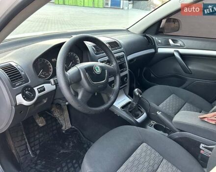 Білий Шкода Октавія, об'ємом двигуна 1.6 л та пробігом 312 тис. км за 6800 $, фото 11 на Automoto.ua
