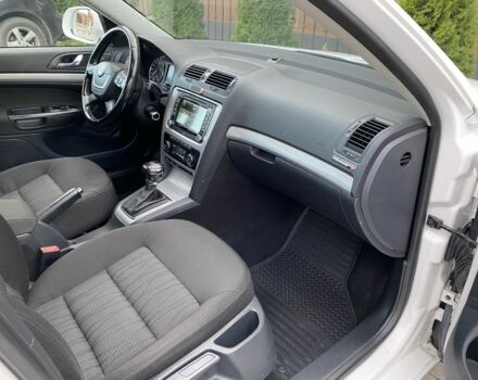 Белый Шкода Октавия, объемом двигателя 1.6 л и пробегом 189 тыс. км за 8999 $, фото 15 на Automoto.ua