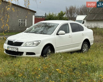 Шкода Октавия 2011 в Краснокутске на Automoto.ua Белый Шкода Октавия, объемом двигателя 1.6 л и пробегом 280 тыс. км за 5888 $, фото 1 на Automoto.ua