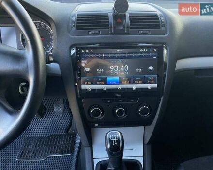 Белый Шкода Октавия, объемом двигателя 1.6 л и пробегом 195 тыс. км за 7800 $, фото 26 на Automoto.ua