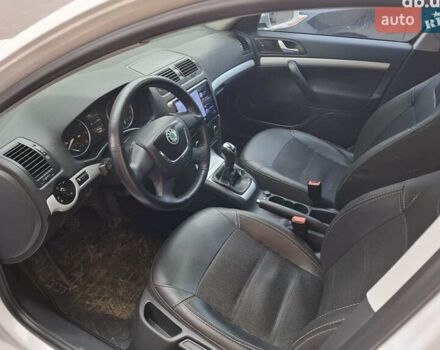 Белый Шкода Октавия, объемом двигателя 1.6 л и пробегом 448 тыс. км за 8500 $, фото 7 на Automoto.ua