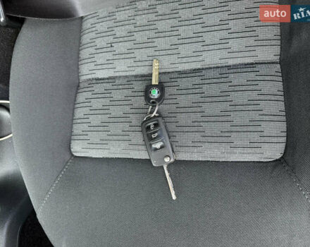Білий Шкода Октавія, об'ємом двигуна 1.6 л та пробігом 238 тис. км за 7950 $, фото 16 на Automoto.ua
