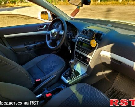 Белый Шкода Октавия, объемом двигателя 1.6 л и пробегом 208 тыс. км за 7500 $, фото 7 на Automoto.ua