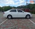 Шкода Октавия 2011 в Полтаве на Automoto.ua Белый Шкода Октавия, объемом двигателя 1.6 л и пробегом 300 тыс. км за 8500 $, фото 3 на Automoto.ua