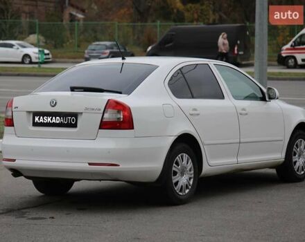 Белый Шкода Октавия, объемом двигателя 1.6 л и пробегом 239 тыс. км за 8100 $, фото 3 на Automoto.ua