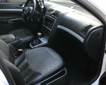 Белый Шкода Октавия, объемом двигателя 1.8 л и пробегом 240 тыс. км за 7500 $, фото 1 на Automoto.ua