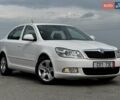 Шкода Октавия 2011 в Самборе на Automoto.ua Белый Шкода Октавия, объемом двигателя 1.97 л и пробегом 272 тыс. км за 10400 $, фото 1 на Automoto.ua