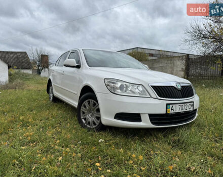 Шкода Октавия 2011 в Краснокутске на Automoto.ua Белый Шкода Октавия, объемом двигателя 1.6 л и пробегом 280 тыс. км за 5888 $, фото 20 на Automoto.ua