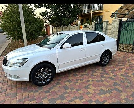 Белый Шкода Октавия, объемом двигателя 2 л и пробегом 240 тыс. км за 8700 $, фото 6 на Automoto.ua