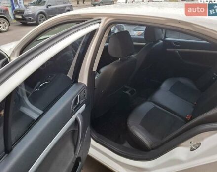 Белый Шкода Октавия, объемом двигателя 1.6 л и пробегом 448 тыс. км за 8500 $, фото 4 на Automoto.ua