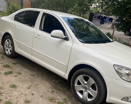 Белый Шкода Октавия, объемом двигателя 1.6 л и пробегом 214 тыс. км за 7800 $, фото 1 на Automoto.ua