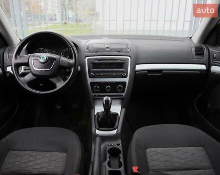 Белый Шкода Октавия, объемом двигателя 1.6 л и пробегом 239 тыс. км за 8100 $, фото 10 на Automoto.ua