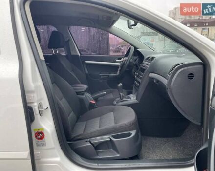 Белый Шкода Октавия, объемом двигателя 1.8 л и пробегом 155 тыс. км за 7990 $, фото 11 на Automoto.ua