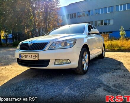 Белый Шкода Октавия, объемом двигателя 1.6 л и пробегом 208 тыс. км за 7500 $, фото 1 на Automoto.ua