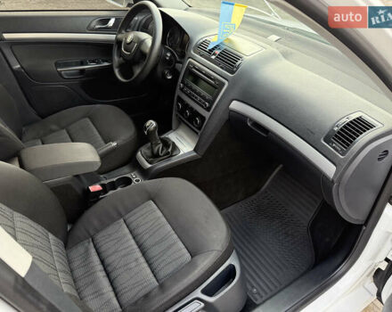 Білий Шкода Октавія, об'ємом двигуна 1.6 л та пробігом 260 тис. км за 7900 $, фото 26 на Automoto.ua