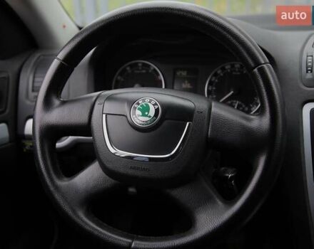 Белый Шкода Октавия, объемом двигателя 1.6 л и пробегом 239 тыс. км за 8100 $, фото 13 на Automoto.ua