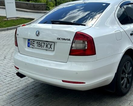 Белый Шкода Октавия, объемом двигателя 1.6 л и пробегом 202 тыс. км за 8500 $, фото 3 на Automoto.ua