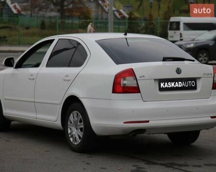 Белый Шкода Октавия, объемом двигателя 1.6 л и пробегом 239 тыс. км за 8100 $, фото 5 на Automoto.ua