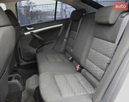 Белый Шкода Октавия, объемом двигателя 1.6 л и пробегом 239 тыс. км за 8100 $, фото 7 на Automoto.ua