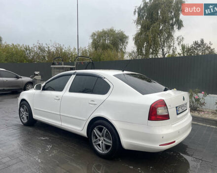 Белый Шкода Октавия, объемом двигателя 1.6 л и пробегом 220 тыс. км за 7399 $, фото 5 на Automoto.ua