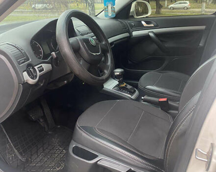 Белый Шкода Октавия, объемом двигателя 1.6 л и пробегом 210 тыс. км за 9000 $, фото 7 на Automoto.ua