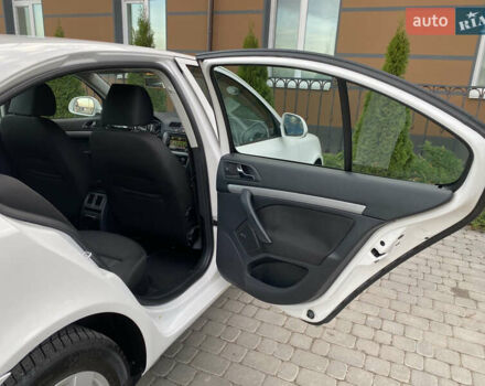 Білий Шкода Октавія, об'ємом двигуна 1.6 л та пробігом 189 тис. км за 8999 $, фото 21 на Automoto.ua