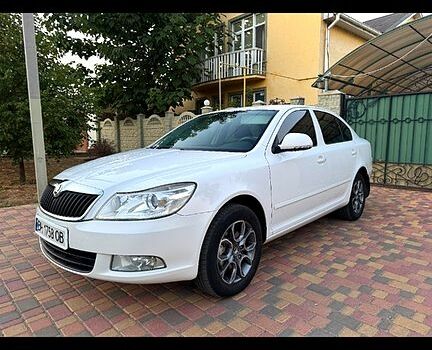 Белый Шкода Октавия, объемом двигателя 2 л и пробегом 240 тыс. км за 8700 $, фото 3 на Automoto.ua