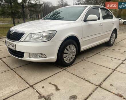Белый Шкода Октавия, объемом двигателя 1.6 л и пробегом 210 тыс. км за 9000 $, фото 2 на Automoto.ua