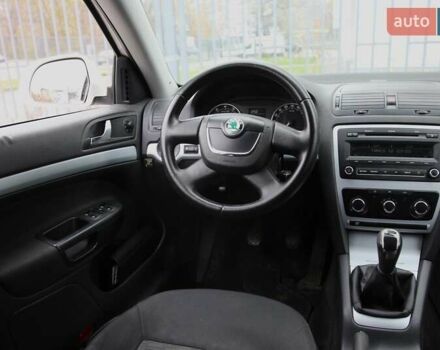 Белый Шкода Октавия, объемом двигателя 1.6 л и пробегом 239 тыс. км за 8100 $, фото 11 на Automoto.ua