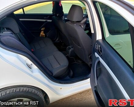 Белый Шкода Октавия, объемом двигателя 1.6 л и пробегом 230 тыс. км за 8200 $, фото 13 на Automoto.ua