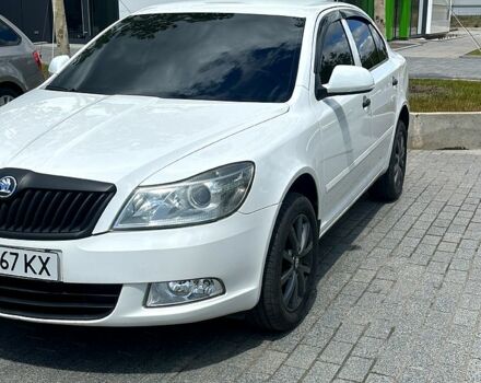 Белый Шкода Октавия, объемом двигателя 1.6 л и пробегом 202 тыс. км за 8500 $, фото 1 на Automoto.ua