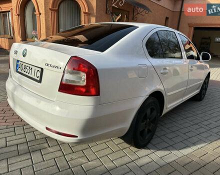 Білий Шкода Октавія, об'ємом двигуна 1.6 л та пробігом 250 тис. км за 6400 $, фото 5 на Automoto.ua