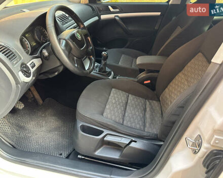 Білий Шкода Октавія, об'ємом двигуна 1.6 л та пробігом 250 тис. км за 6400 $, фото 7 на Automoto.ua