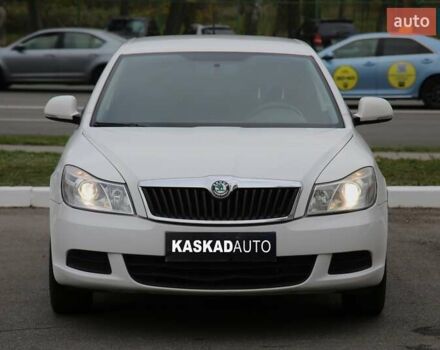 Белый Шкода Октавия, объемом двигателя 1.6 л и пробегом 239 тыс. км за 8100 $, фото 1 на Automoto.ua