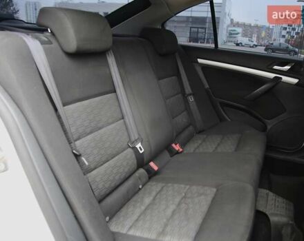 Белый Шкода Октавия, объемом двигателя 1.6 л и пробегом 239 тыс. км за 8100 $, фото 8 на Automoto.ua