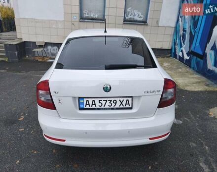 Белый Шкода Октавия, объемом двигателя 1.6 л и пробегом 209 тыс. км за 8700 $, фото 16 на Automoto.ua