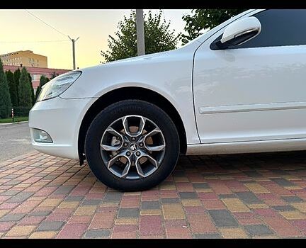 Белый Шкода Октавия, объемом двигателя 2 л и пробегом 240 тыс. км за 8700 $, фото 5 на Automoto.ua