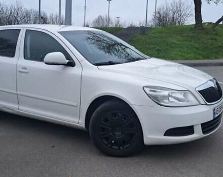 Белый Шкода Октавия, объемом двигателя 1.6 л и пробегом 240 тыс. км за 7600 $, фото 2 на Automoto.ua
