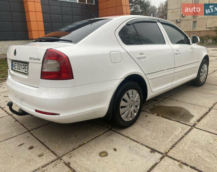Белый Шкода Октавия, объемом двигателя 1.6 л и пробегом 210 тыс. км за 9000 $, фото 4 на Automoto.ua