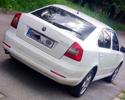 Білий Шкода Октавія, об'ємом двигуна 1.6 л та пробігом 250 тис. км за 6500 $, фото 5 на Automoto.ua