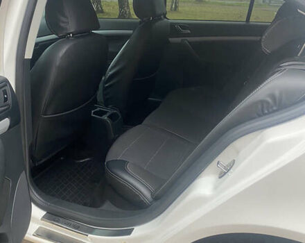 Белый Шкода Октавия, объемом двигателя 1.6 л и пробегом 210 тыс. км за 9000 $, фото 6 на Automoto.ua