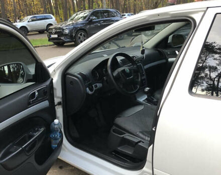 Белый Шкода Октавия, объемом двигателя 1.8 л и пробегом 240 тыс. км за 7500 $, фото 5 на Automoto.ua
